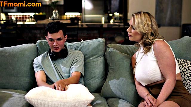 DTF bigtitted stepmom pussysmashed by gamer stepson