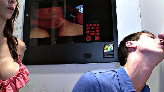 Straight amateur sucked at gloryhole by gay