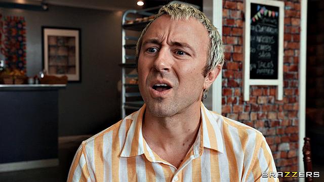 пока парень скулит, она находит кайф с официантом