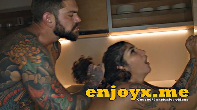 Between ex-partners and colleagues, the best fuck-fest episodes are in XXX porn!