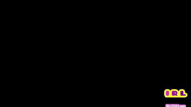 Mean CFNM masseuse gives HJ to client