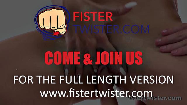 Fistertwister - Two Hot Blondes