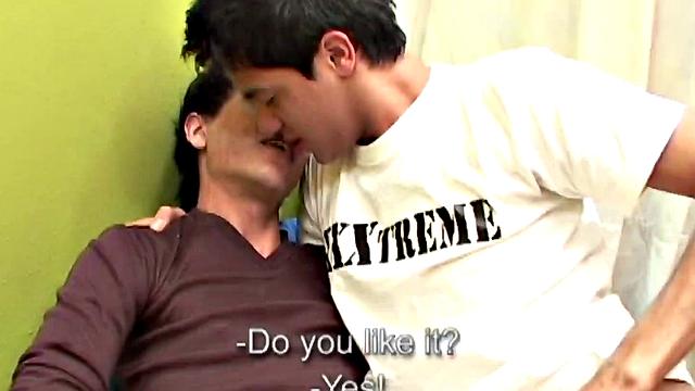 уильям и бруно выясняют, чей дилдо круче