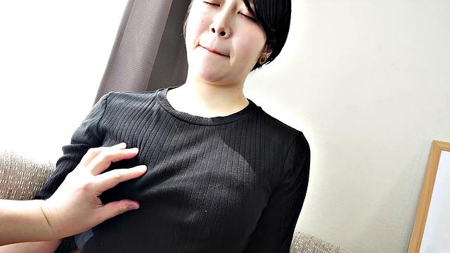 Naughty Reona Sato comes with wet pussy and big tits