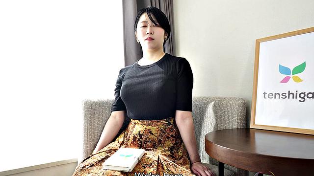 Naughty Reona Sato comes with wet pussy and big tits