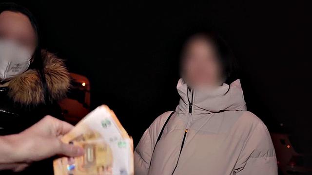 лже-священник кончает на лицо дерзкой сучке, а подруга офигевает