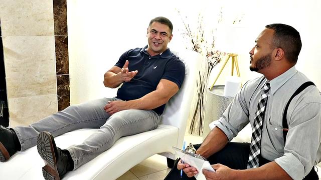 Mesmerized muscled hunk barebacked by doctor on seance