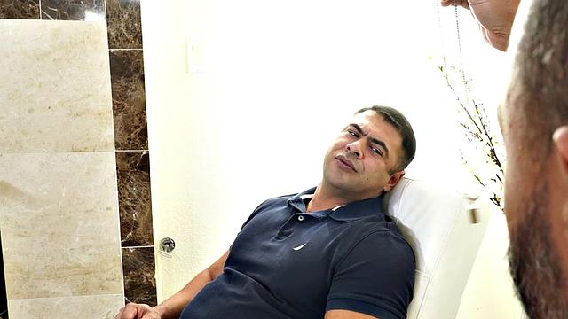 Mesmerized muscled hunk barebacked by doctor on seance