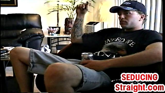 Str8 guy 1st time gets sucked by gaydaddy at home
