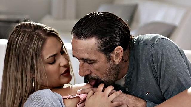 Big Booty Babe Passionately Rammed by Boss after Teasing