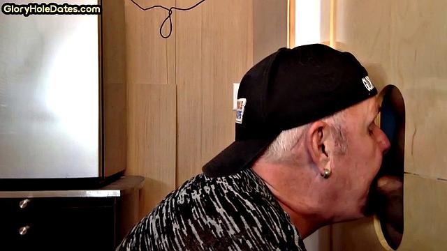 Gloryhole daddy blowing dick before tugjob for cum