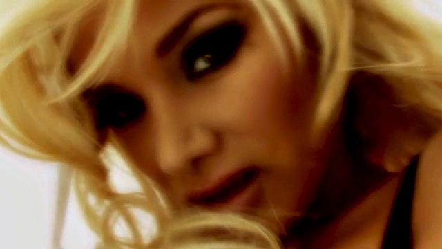 Babe penetrated by huge dick in tight asshole