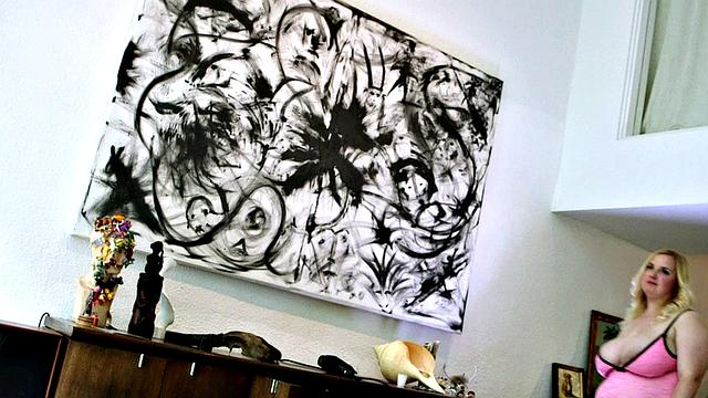 Никки Уайлдер прижимает сисяндры к стеклу и сносит Тони Рубино крышу