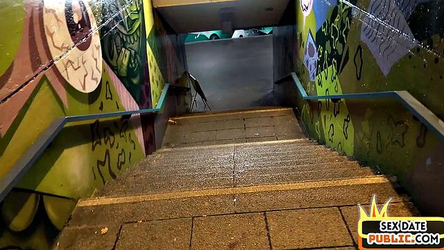 Public babe with big butt fucked in closeup outdoor date