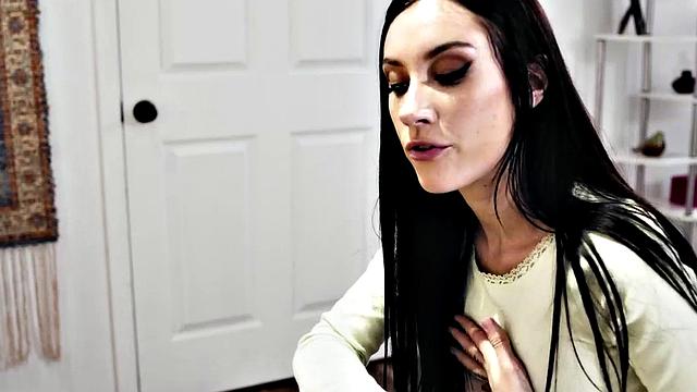 Lez stepsister seduces in scissoring while alone