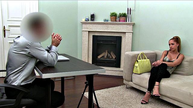 офисная красотка с большими сиськами получает жёсткий трах и кончает на лицо