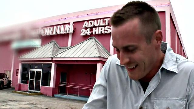 Gay stud sucks and strokes guy's cock in gloryhole