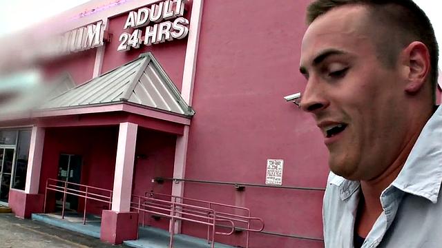 Gay stud sucks and strokes guy's cock in gloryhole
