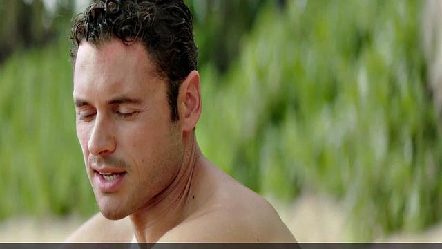 Radha Mitchell Cleavage & Tiera Skovbye Bikini