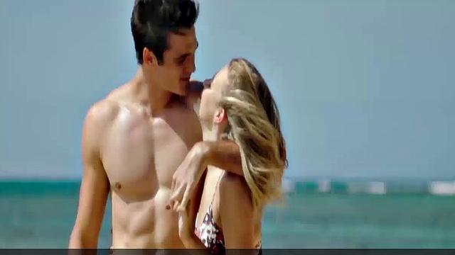 Radha Mitchell Cleavage & Tiera Skovbye Bikini