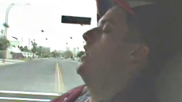 Студентки не сдерживают страсть и лижут друг друга на безумной тусовке