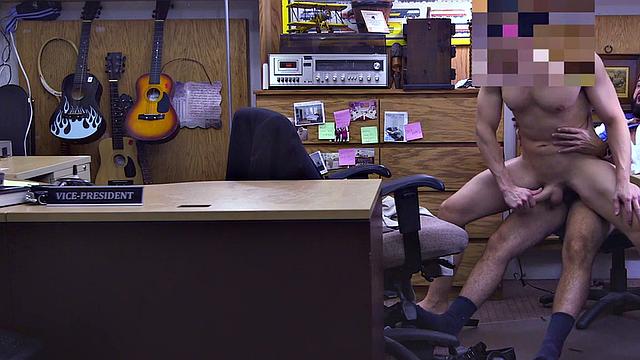 Amateur gaypawn fucks shop owner in office until facial