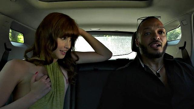 жадная до члена транса кайфует в жарком тройничке после авто