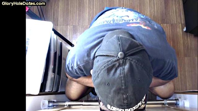 Gloryhole DILF sucks cock at home in amateur video