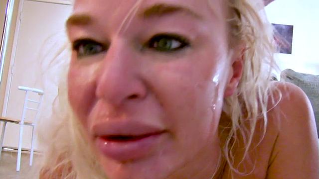 зрелая блондинка сносит крышу: жесткий анал, фистинг и заливка на лицо