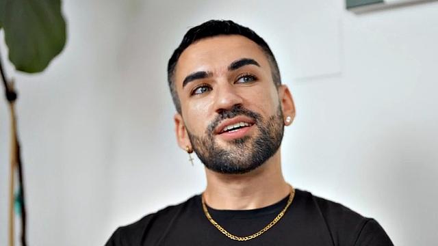 Eager jock wanking with two hands until cumshot