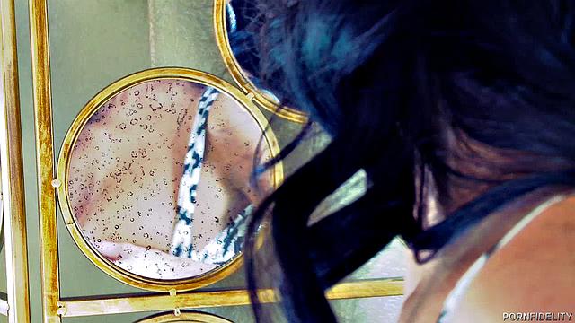 два зрелых бюста выжимают хардкор спермофонтан на груди