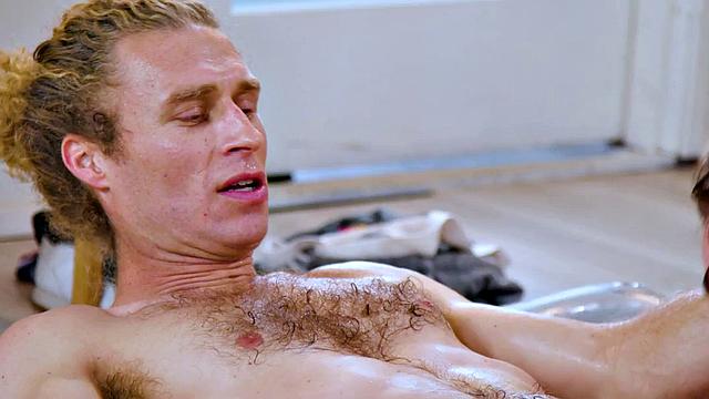 Sinful oiled massage turns into erotic sex with stunning bae