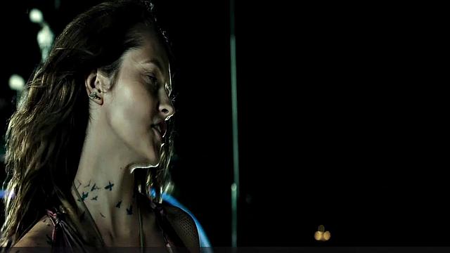 Teresa Palmer gets down and dirty in the sun with her bikini on!