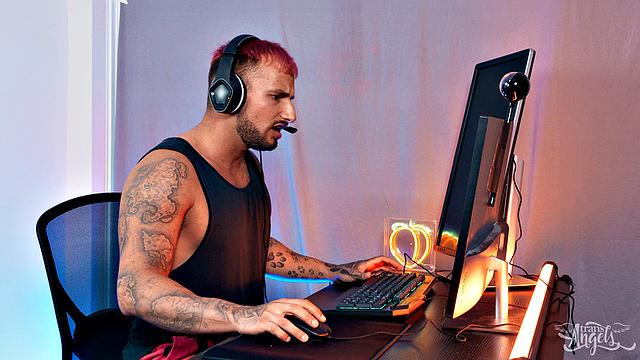 Играю с горячей NPC-девчонкой