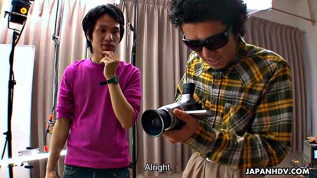 Honami Isshiki and Alice Mizuno enjoy on the set