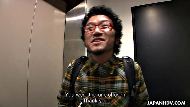 Honami Isshiki and Alice Mizuno enjoy on the set