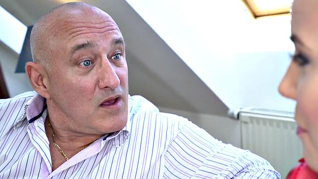 Old nympho fucks perverted bitch in wet pussy