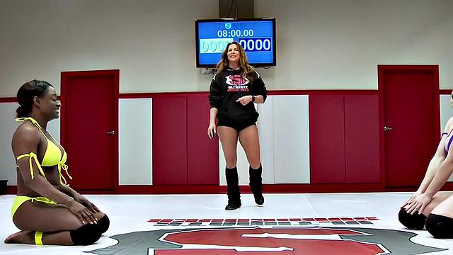 Muscled Ebony wrestler enjoys round vs white dyke