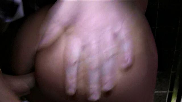 татуированная чешка трахается на улице, сосёт и получает по полной