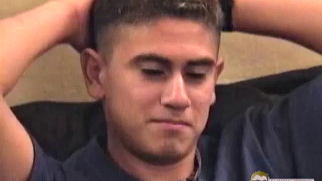 Кевин дрочит с тетей Боб и заливает ее руку по полной