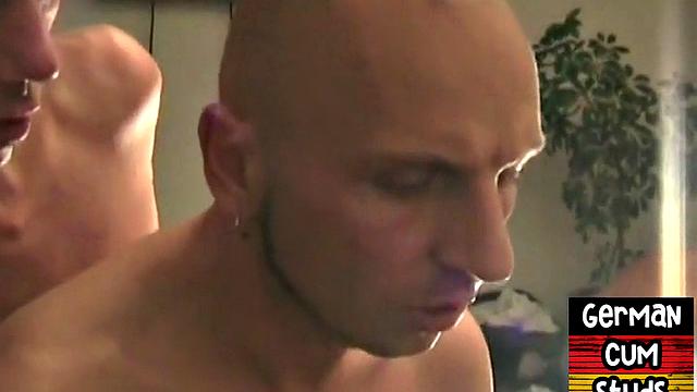 German amateur eats cum after homemade anal 3some