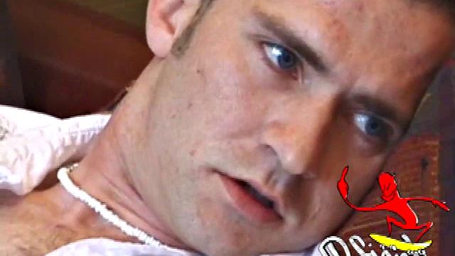 Чад дрочит, представляя Брока Лабелли