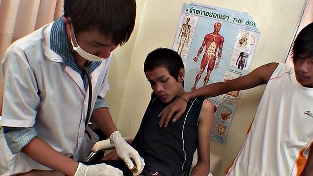 Petite 21yo Asian patient spoiled in bareback 3some