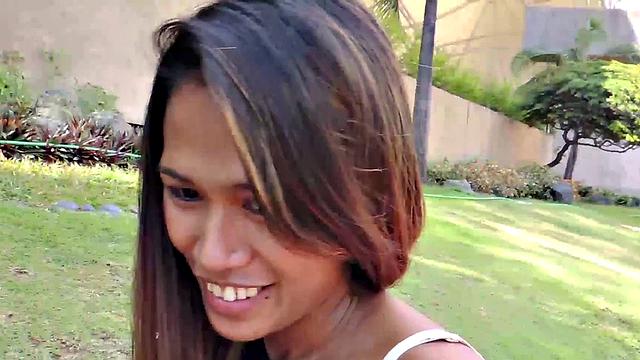 айра стонет с волосатой киской на члене