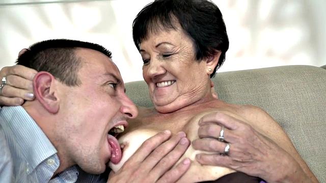 Mature gilf pussyfucked from behind before facial