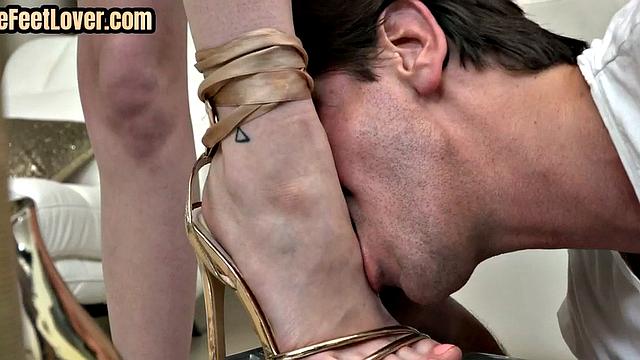 Petite footwanking babe pleases BF with tight pussy