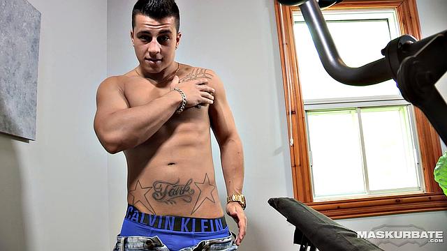 Hunk Frank's Uncut Solo Jerk - Maskurbate