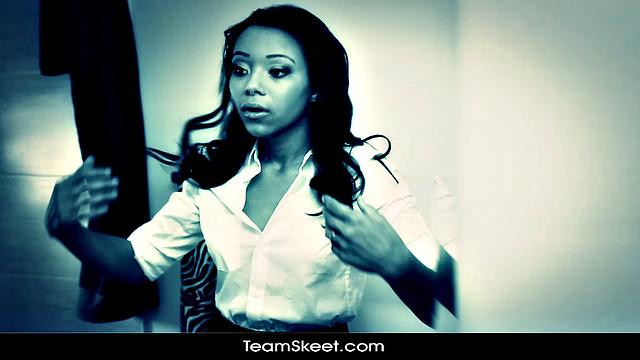 Собеседование в офисе - секретарша сразу берёт быка за рога