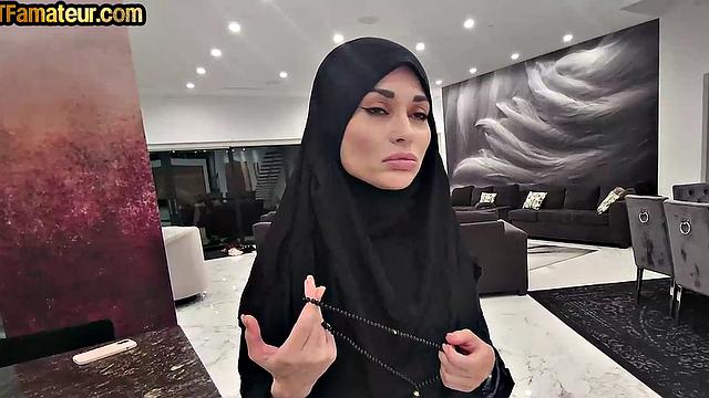 DTF Arab amateur MILF with big boobs POV fucked