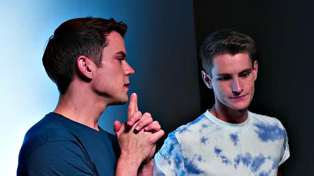 Tattooed stud rims and fucks skinny after casting